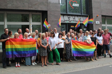 Regenbogenflagge zeigen, Pride Month Berlin