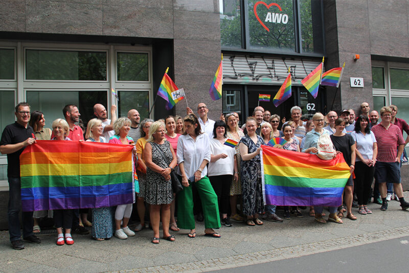 Regenbogenflagge zeigen, Pride Month Berlin