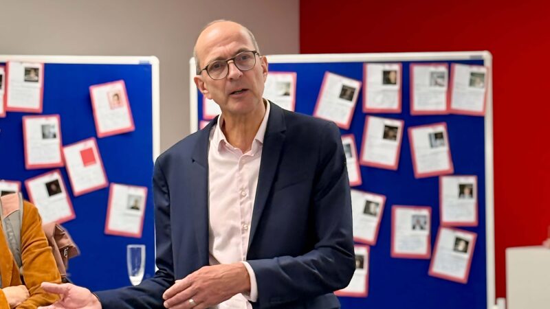 Dirk Arp-Stapelfeldt spricht bei seinem Abschied.