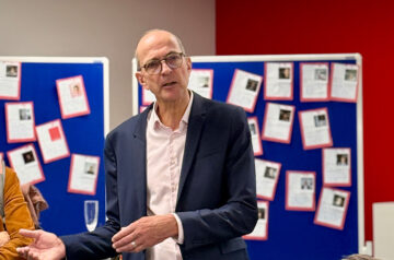 Dirk Arp-Stapelfeldt spricht bei seinem Abschied.