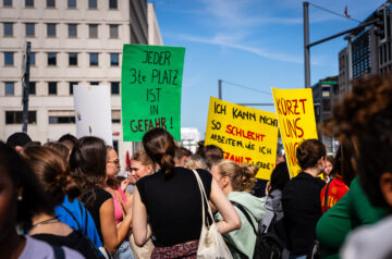 Freiwillige im FSJ und BFD demonstrieren gegen schlechte Bezahlung